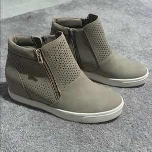 Sneaker boots